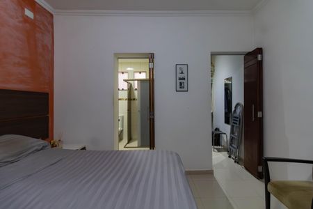 Casa à venda com 240m², 3 quartos e 2 vagasSuíte