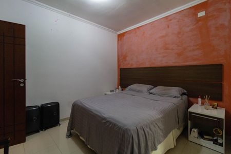 Casa à venda com 240m², 3 quartos e 2 vagasSuíte