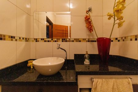 Casa à venda com 240m², 3 quartos e 2 vagasBanheiro