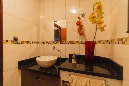 Casa à venda com 240m², 3 quartos e 2 vagasBanheiro