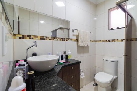Casa à venda com 240m², 3 quartos e 2 vagasSuíte