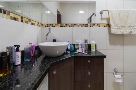 Casa à venda com 240m², 3 quartos e 2 vagasSuíte