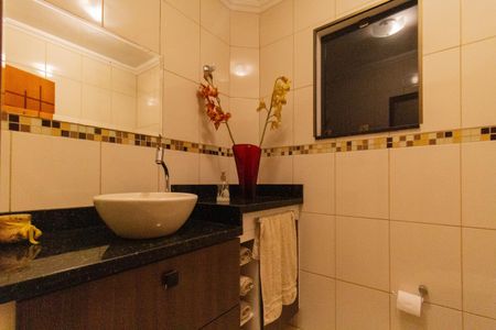 Casa à venda com 240m², 3 quartos e 2 vagasBanheiro