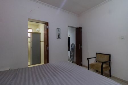 Casa à venda com 240m², 3 quartos e 2 vagasSuíte