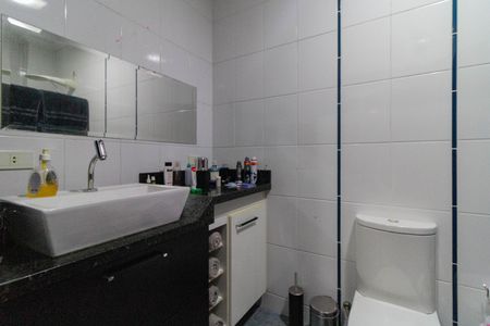 Casa à venda com 240m², 3 quartos e 2 vagasSuíte 2
