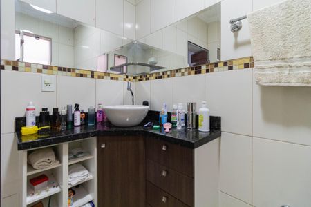 Casa à venda com 240m², 3 quartos e 2 vagasSuíte