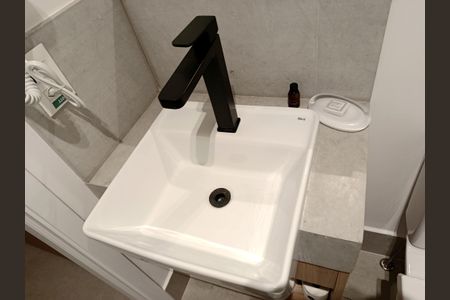 Studio para alugar com 31m², 1 quarto e 1 vaga Studio para alugar com 31m², 1 quarto e 1 vagaBanheiro