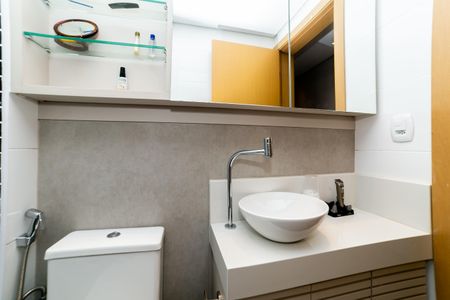 Apartamento para alugar com 56m², 2 quartos e 2 vagas Apartamento para alugar com 56m², 2 quartos e 2 vagasBanheiro Social