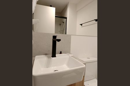 Studio para alugar com 31m², 1 quarto e 1 vaga Studio para alugar com 31m², 1 quarto e 1 vagaBanheiro