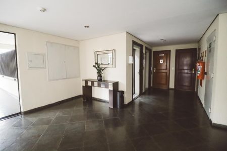 Apartamento à venda com 50m², 2 quartos e 1 vaga Apartamento à venda com 50m², 2 quartos e 1 vagaHall social