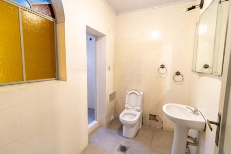 Casa à venda com 320m², 5 quartos e 2 vagasBanheiro 2