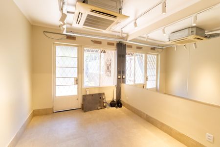 Casa à venda com 320m², 5 quartos e 2 vagasSala