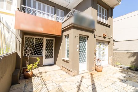 Casa à venda com 320m², 5 quartos e 2 vagasFachada