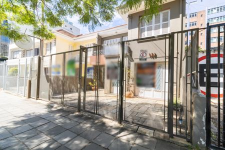 Casa à venda com 320m², 5 quartos e 2 vagasFachada