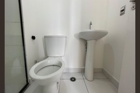 Apartamento para alugar com 32m², 2 quartos e sem vaga Apartamento para alugar com 32m², 2 quartos e sem vagaBanheiro social