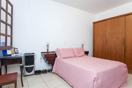 Casa de condomínio à venda com 418m², 4 quartos e 6 vagassuite 3