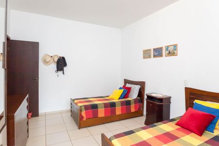 Casa de condomínio à venda com 418m², 4 quartos e 6 vagassuite 1