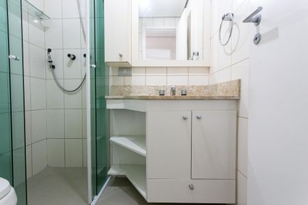 Apartamento à venda com 66m², 3 quartos e 2 vagas Apartamento à venda com 66m², 3 quartos e 2 vagasBanheiro Social