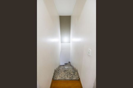 Casa de condomínio para alugar com 86m², 3 quartos e 1 vagaEscada
