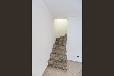 Casa de condomínio para alugar com 86m², 3 quartos e 1 vagaEscada