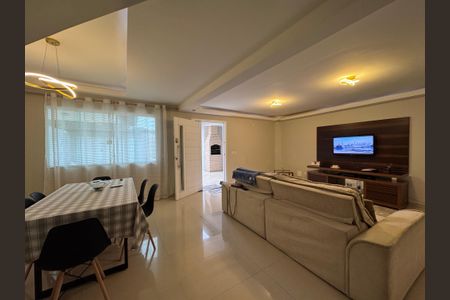 Sala de casa de condomínio para alugar com 4 quartos, 280m² em Vargem Grande, Rio de Janeiro