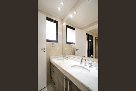 Apartamento à venda com 105m², 3 quartos e 2 vagas Apartamento à venda com 105m², 3 quartos e 2 vagasBanheiro da suíte