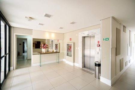 Apartamento à venda com 105m², 3 quartos e 2 vagas Apartamento à venda com 105m², 3 quartos e 2 vagasHall social