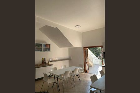 Casa à venda com 3 quartos, 330m² em Vila Irmaos Arnoni, São Paulo