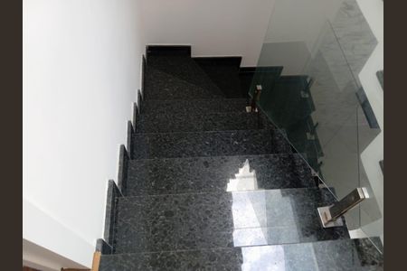 Casa à venda com 170m², 3 quartos e 4 vagasESCADA INTERNA