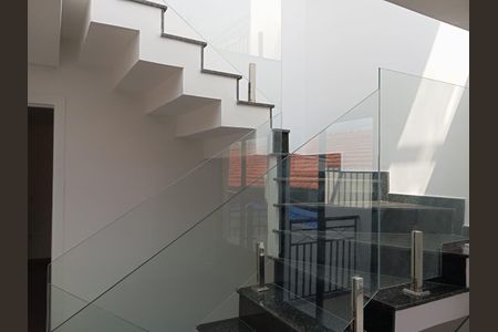 Casa à venda com 170m², 3 quartos e 4 vagasESCADA INTERNA