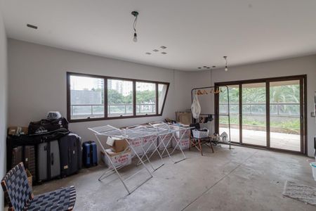 Sala e Cozinha de kitnet/studio à venda com 1 quarto, 131m² em Itaim Bibi, São Paulo