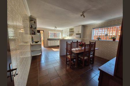 Casa à venda com 180m², 4 quartos e 2 vagasCozinha