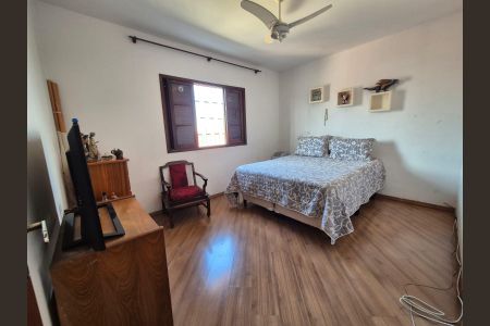 Casa à venda com 180m², 4 quartos e 2 vagasQuarto
