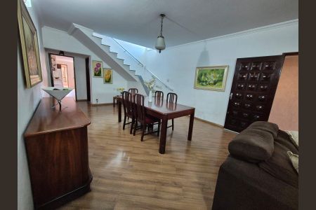 Sala de casa à venda com 4 quartos, 180m² em Vila Romero, São Paulo