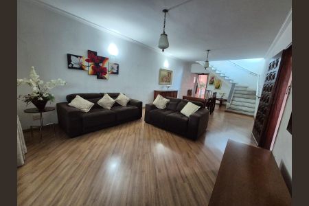 Sala de casa à venda com 4 quartos, 180m² em Vila Romero, São Paulo