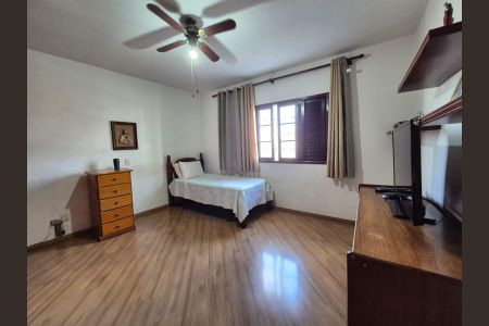 Quarto de casa à venda com 4 quartos, 180m² em Vila Romero, São Paulo