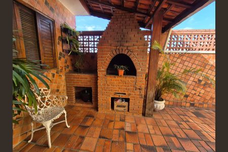 Casa à venda com 180m², 4 quartos e 2 vagasÁrea externa