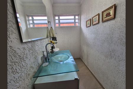 Casa à venda com 180m², 4 quartos e 2 vagasBanheiro