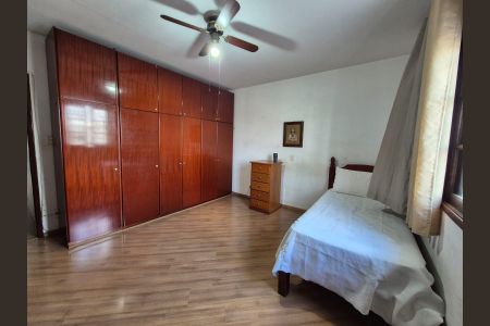 Quarto de casa à venda com 4 quartos, 180m² em Vila Romero, São Paulo