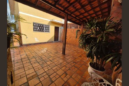 Casa à venda com 180m², 4 quartos e 2 vagasÁrea externa