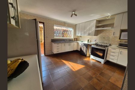 Casa à venda com 180m², 4 quartos e 2 vagasCozinha