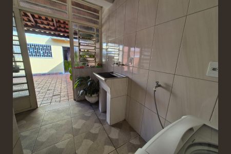 Casa à venda com 180m², 4 quartos e 2 vagasÁrea de serviço