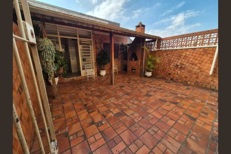Casa à venda com 180m², 4 quartos e 2 vagasÁrea externa