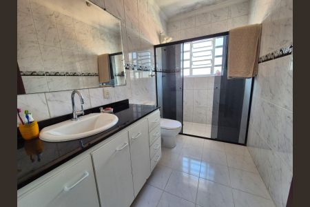 Casa à venda com 180m², 4 quartos e 2 vagasBanheiro