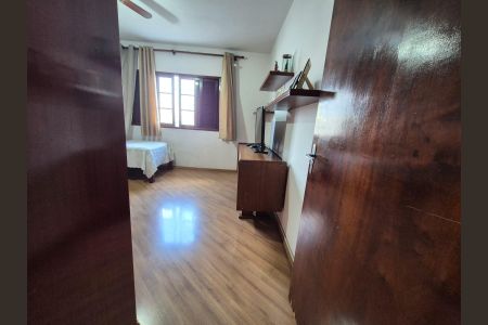 Quarto de casa à venda com 4 quartos, 180m² em Vila Romero, São Paulo