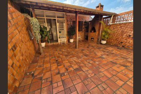 Casa à venda com 180m², 4 quartos e 2 vagasÁrea externa