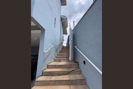 Casa de condomínio à venda com 319m², 3 quartos e 4 vagaslateral da entrada da casa
