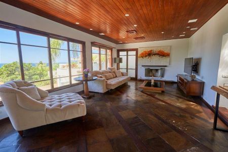 Casa à venda com 3 quartos, 600m² em Itacoatiara, Niterói