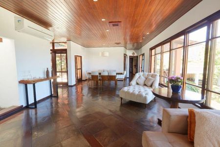 Casa à venda com 3 quartos, 600m² em Itacoatiara, Niterói