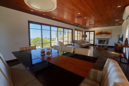 Casa à venda com 3 quartos, 600m² em Itacoatiara, Niterói